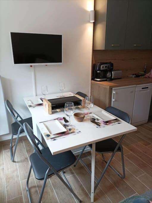 Appartement Aux Pieds Des Pistes Modane Esterno foto